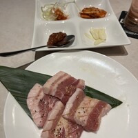 馬車道 de 焼肉 DOURAKU CORRIDA 北仲ブリック＆ホワイト店 - 