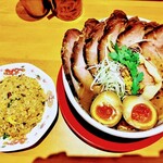 大阪塩系ラーメン しおや - なんか色味が・・・