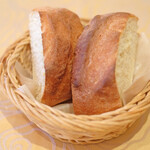 ラ スフォリーナ - パスタランチ 1800円 のパン