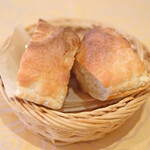 ラ スフォリーナ - パスタランチ 1800円 のパン