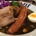 スープカレー&ダイニング エルビス - 3種のスペシャル　ザンギ・ソーセージ・豚角煮