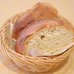 ラ スフォリーナ - パスタランチ 1800円 のパン