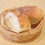 ラ スフォリーナ - パスタランチ 1800円 のパン