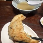 Sano Ramen Takano - おぐや屋さんほどデカくはないが、佐野の餃子らしさを十二分に感じる。