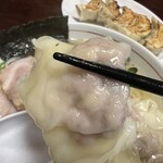 佐野ラ－メン たかの - デカいワンタンは5個乗ってくる。