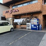 佐野ラ－メン たかの - お店外観。こんなに空いてる週末たかのはレア。時間帯が良かったかな？