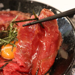ローストビーフ丼専門店 肉と共に生きる - 