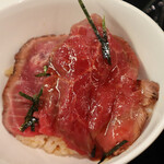 ローストビーフ丼専門店 肉と共に生きる - 