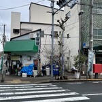 芭蕉そば - 角のお店です、