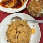 山水楼 - チャーハンと揚げ餃子
