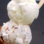Hilo Homemade Ice Cream - ダブル ココナッツとバナナマックファッジ  580円。