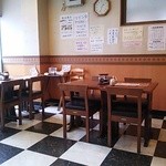 店内はけっこう広いです