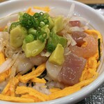 なか卯 - 海鮮アボカド丼