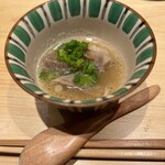 祇園 天ぷら晩餐 - 牛頬肉のスープ
            とろける脂身と凝縮された旨みが噛み締めるたびに溢れ出す。温かいって幸せ。