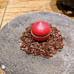 レヴォ - 赤ビーツのメレンゲ