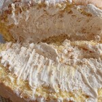 アグレアーブル - クリームたっぷり　真ん中に少し硬めのカスタード