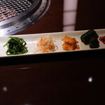 銀座焼肉 seigou - ナムル3種，キムチ3種
