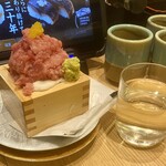 すし辰 - まぐろと山芋の升寿司、日本酒弥山