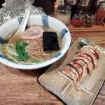 粋な一生 - 塩ラーメンと手作り餃子