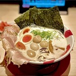 豚骨ラーメン専門 大名古屋一番軒 - 『白豚骨』贅沢盛りTPうずら