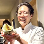 ひがしやま 司 -  店主である料理人の宮下さんは「祗園 さゝ木」、「祗園 丸山」で修業した後、2021年に京都・東山にこちらのお店をオープン。RED  U-35 2016年シルバー受賞