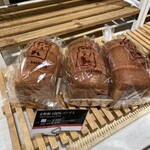 Buranje Asanoya - 全粒粉100%パンドミ　496円。　これおすすめです。