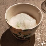 和酒和食の坂 - 山芋を出汁で溶いてあって、中に鱈白子が隠れてます。