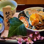 238305896 - ①菜の花のお浸し②桜豆腐、ラディッシュ&フレッシュキャビア載せ③煮蛍烏賊④黄金チーズ
                        ⑤真中鰹西京焼き⑥桜鱒小袖寿司、山椒の木の芽入り⑦酢取り茗荷⑧才巻海老柴煮
                        食材を楽しむ淡い味つけでバランス○