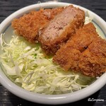 なんぶの郷 - ミンチ肉の密度が高いメンチかつ