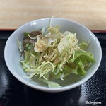 きん寿司 - 胡麻ドレシングで味わうサラダ