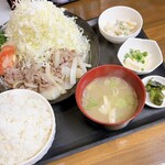 Teishoku Izakaya Musashi - 牛焼き肉定食(塩たれ)