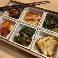 肉亭ふたご iki 本郷三丁目店 - キムチ盛り合わせ