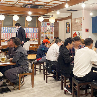 お一人様から大人数まで多様なお席をご用意しております。