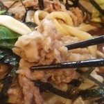 手打うどん 牛コロ 宮内 - 牛肉は柔らかです。