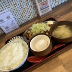 もつ煮本舗 まるさん食堂 おみたま店 - もつ焼き定食＋ネギ＋生卵