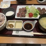 百菜 旬 - 牛タンとステーキ定食