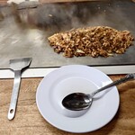 お好み焼 青森 - 遠慮なく取り皿を用意して頂く。