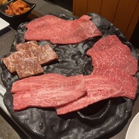 焼肉 じゅん - お肉盛り合わせ(赤身2種、霜降り2種)