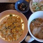 中国菜館 花梨 - Cランチ(990円)　醤油ラーメン+五目炒飯