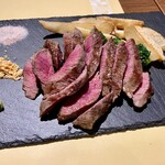 濱放者 - ★本日のおすすめステーキ(国産牛)
      今回の部位は｢カイノミ｣
      そのまま飲み込めてしまうんじゃないかって程の柔らかさ！
      コレで赤身なのがびっくり！
      極ウマ♡