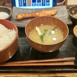 Shimpachi Shokudou - 朝限定しゃけ定食￥539 納豆￥33 生玉子￥33