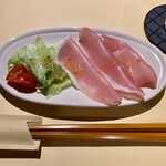 濱放者 - お通しの生ハム♪
      この時点で他の店との違いに気付く...