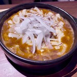 濱放者 - ★モツ入りチーズカレーリゾット風
      折角の自慢のもつ料理に触れてないな〜と、〆にオーダー。
      ボリュームも〆に丁度良いが...コレ最初に食ってたら絶対オカワリしちゃう(*´﹃`*)
      極ウマ♡