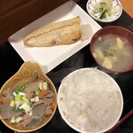 Taishuusakaba Fuji - 焼き魚小鉢付き定食790円
