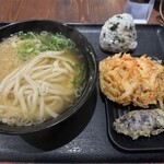 讃岐うどん大使 東京麺通団 - ■あつかけ＋おにぎり＋天ぷら二種¥880