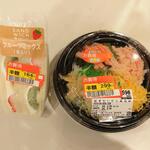 フレスタ - フルーツミックスサンド (税抜)328円→164円、紅ずわいがに寿司丼 (税抜)598円→299円 (2024.02.16)