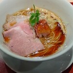 麦と麺助 - 醤油そば。比内地鶏使ってりゃそりゃ美味いけどね