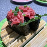 根室花まる 南25条店 - 本鮪中落ち軍艦