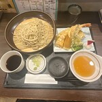 石臼挽き・手打ち そばの樹 - ランチ天ざる 1,800円
            お蕎麦大盛り+100円