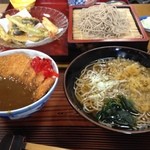 江戸家 - カツカレー丼とそばのセット750円。